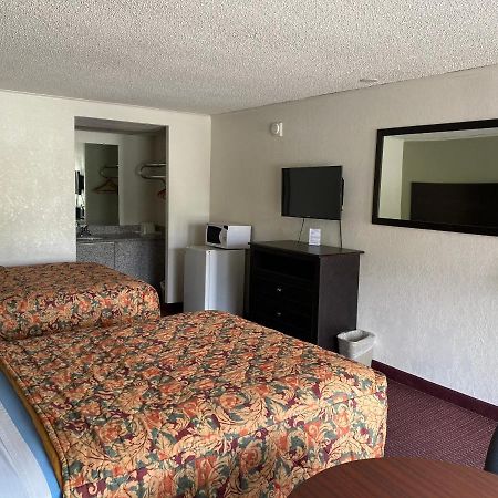 Red Carpet Inn Greensboro Εξωτερικό φωτογραφία