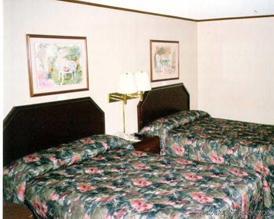 Red Carpet Inn Greensboro Δωμάτιο φωτογραφία