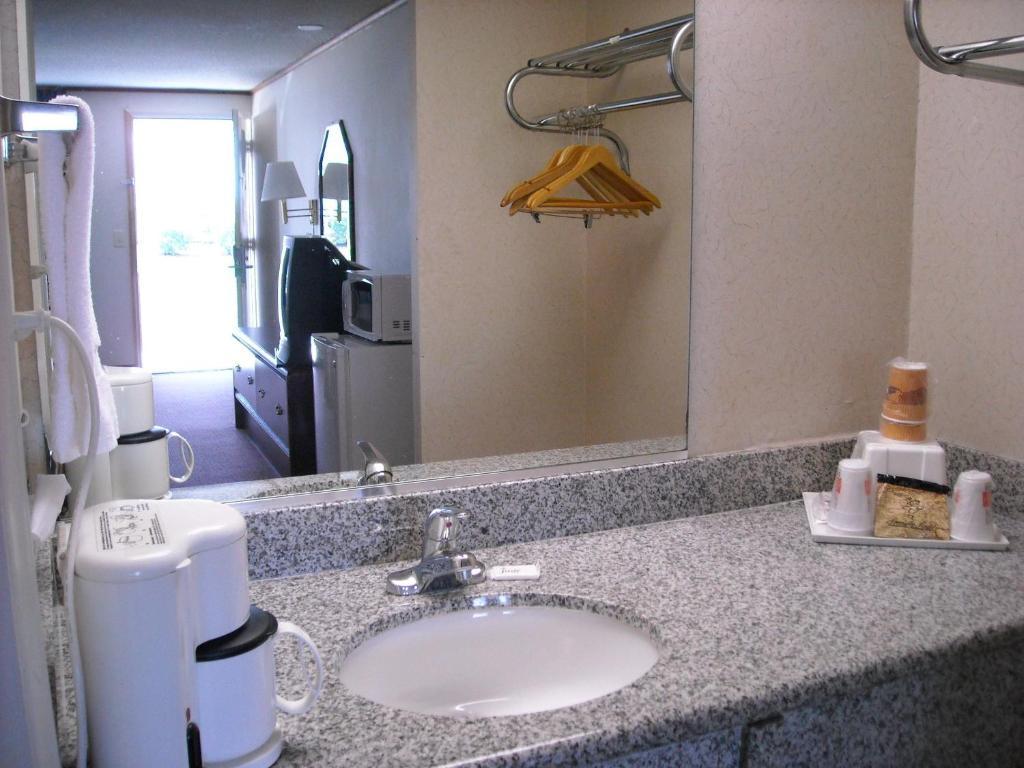 Red Carpet Inn Greensboro Δωμάτιο φωτογραφία