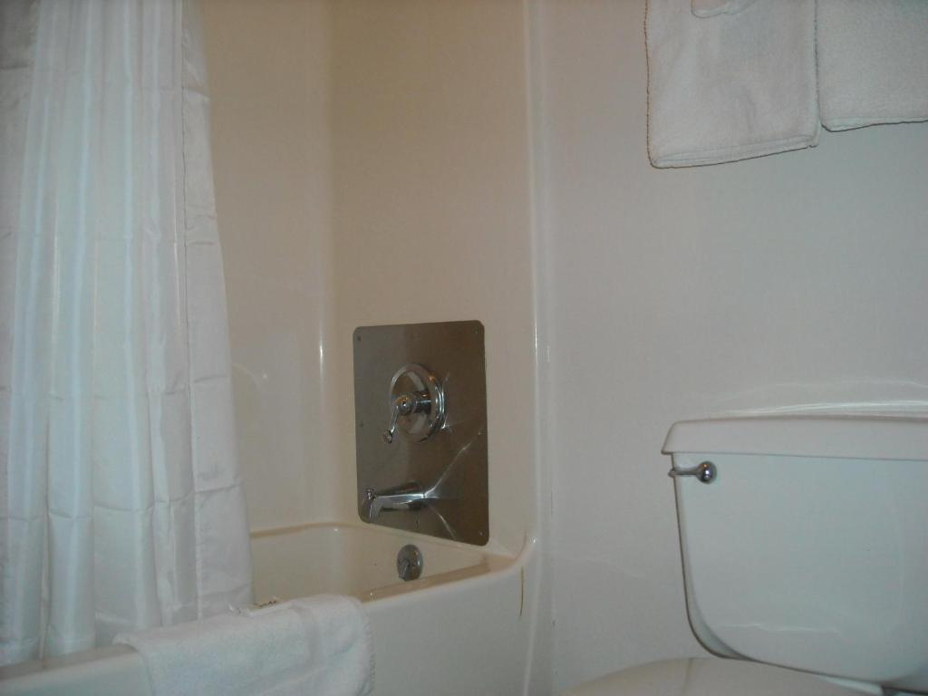 Red Carpet Inn Greensboro Δωμάτιο φωτογραφία